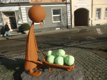 Wesel-Büderich : Marktplatz, Skulptur Kappes on Klompe von Manni Hallen